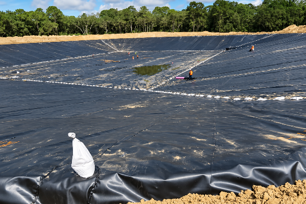 فحص جاهزية بطانة جيوممبرين HDPE