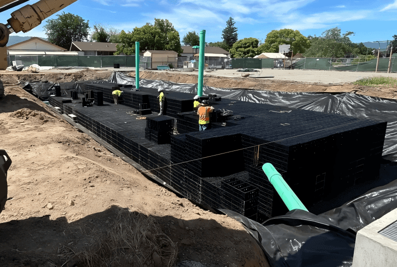 Modular underground stormwater detention tank installation with inspection risers
